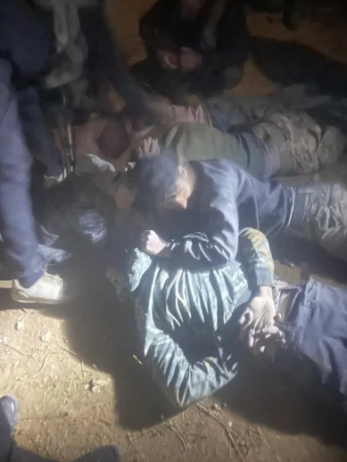 Suriye Milli Ordusu Münbiç’te 17 PKK/YPG’li Teröristi Sağ Olarak Yakaladı!