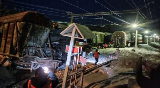 Rusya'da Yolcu Treni Yük Treniyle Çarpıştı: 2 Ölü, 27 Yaralı!