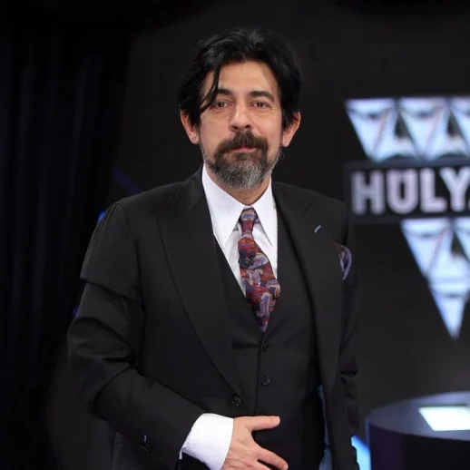 Okan Bayülgen: Gazze’de Bunlar Olurken Hayat Devam Edemez, Yeni Bir Yıla Girilemez!