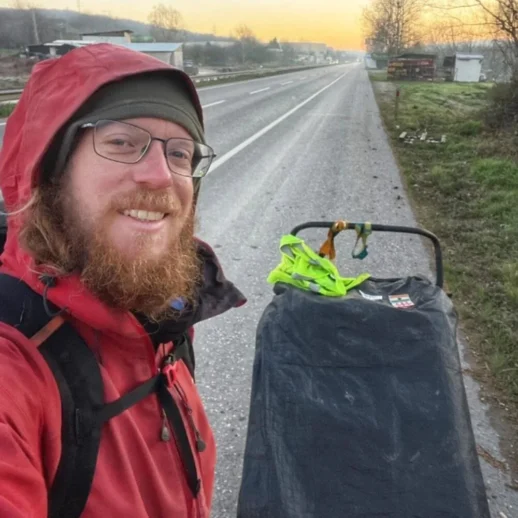 İtalya'dan Yürüyerek Dünya Turuna Çıkan Nicolo Guerrara, Düzce'de Bir İmamla Tanıştıktan Sonra Müslüman Oldu ve İsmini "İbrahim" Olarak değiştirdi!