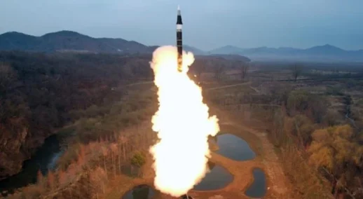 Kuzey Kore, Japon Denizi'ne Orta Menzilli Balistik Füze Fırlattı!