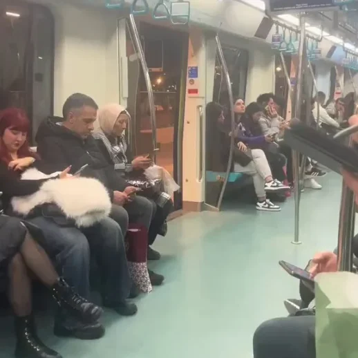 İstanbul'da Bir Kişi, Kapılar Kapanırken Marmaray'a Atladı!