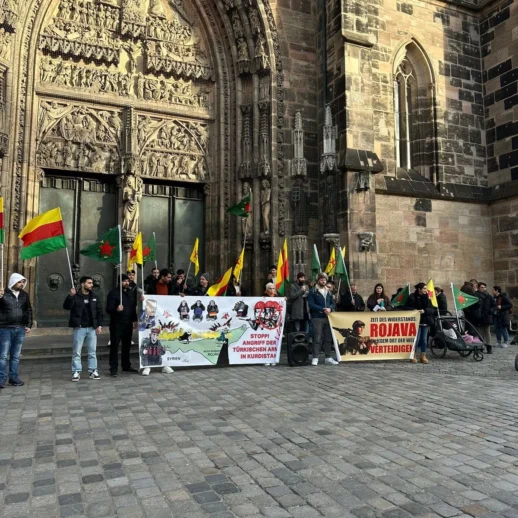 Almanya'da Bir Araya Gelen YPG/PKK Üyeleri, Avrupa Devletlerini Suriye'de Sıkışan PKK/YPG'yi Kurtarmaya Çağırdı!