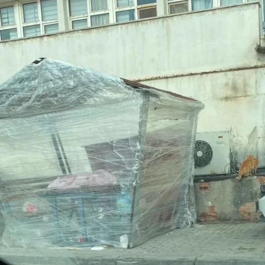Ankara'da bir Aile, Streç Filmle Kapladıkları bir Kamelyada yaşamaya Başladı!