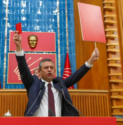 CHP, Olağanüstü Toplantısında Daha Sert Adımlar ve Birden Fazla Miting Düzenleme Kararı Aldı!