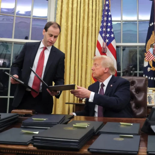 Trump'ın İmzaladığı Göç Kararnamesi, ABD'deki 80 Bin Kaçak Türk Vatandaşının İade Edilmesine Yol Açabilir!