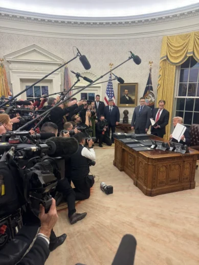 Donald Trump, 4 Yıl Sonra Oval Ofis’te Başkanlık Koltuğuna Yeniden Oturdu!