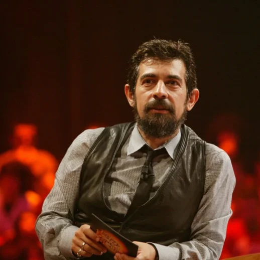 Okan Bayülgen: Türkiye'de ne Zaman Bir Felaket Olsa Konserler Yasaklanır, Tiyatro Oyunları Durur. Maçlar İse Oynanmaya Devam Eder. Böyle Bir Saçmalık Olmaz!