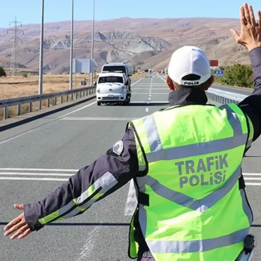 2025'in İlk 20 Gününde Trafik Denetimlerinde 551.855 Araç ve Sürücüye Ceza Kesildi!