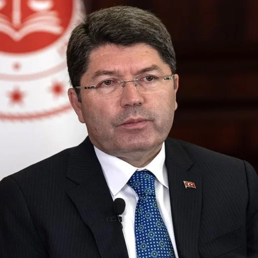 Adalet Bakanı Yılmaz Tunç, Tehditkar Açıklamaların Kabul Edilemeyeceğini Belirterek Türkiye'nin Bir Hukuk Devleti Olduğunu Vurguladı!
