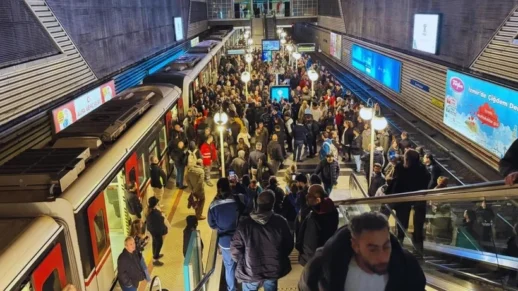 İzmir'de Belediyenin Maaşları Ödemediği Gerekçesiyle Otobüs Şoförleri İş Bırakma Eylemi Yaptı!
