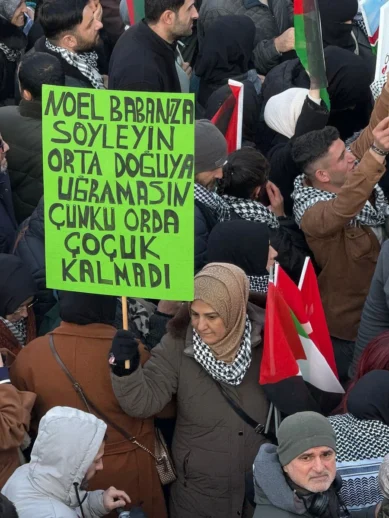İstanbul'da Filistin İçin Açılan Pankart Dikkat Çekti!