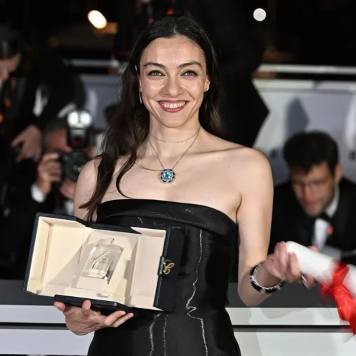 Fransa, Merve Dizdar'a "Sanat Şövalyesi" Unvanı Verecek!