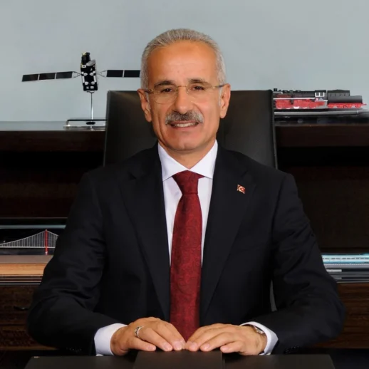 Ulaştırma Bakanı Uraloğlu, Kullanıcı Bilgilerinin E-Devlet Kapısı Sistemlerinde Depolanmadığını Belirterek Buradan Sızıntı Olamayacağını ve Endişe Edilecek Bir Durumun Bulunmadığını Açıkladı!
