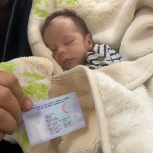 Antalya'da Bir Aile, Yeni Doğan Bebeklerine Ferdi Tayfur İsmini Koydu!