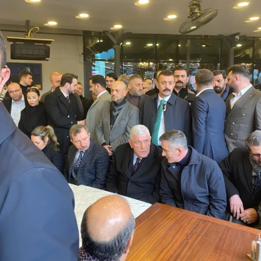 İyi Parti Lideri Müsavat Dervişoğlu, Ümit Özdağ'a Destek Vermek İçin Çağlayan Adliyesi'ne Gitti!