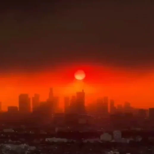 Los Angeles'ta Orman Yangını: 30 Binden Fazla Kişiye Tahliye Emri Verildi!