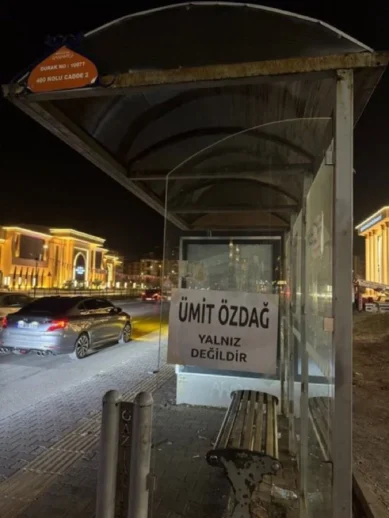 Türkiye'nin Çeşitli Şehirlerinde, Ümit Özdağ'a Destek Afişleri Asılmaya Başlandı!