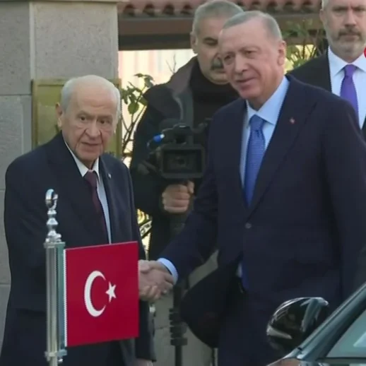 Devlet Bahçeli Cumhurbaşkanı Erdoğan'ı Kapıda Karşıladı!