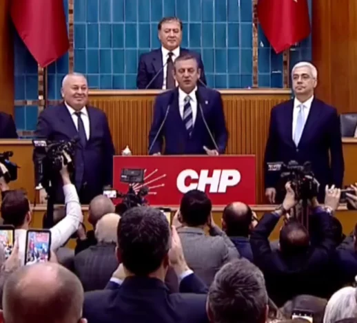 Demokrat Parti'den İstifa Eden İstanbul Milletvekili Cemal Enginyurt ve İzmir Milletvekili Salih Uzun, CHP'ye Katıldı!