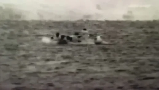 Aydın'ın Kuşadası Açıklarında Yunanistan'a Gitmek İsteyen 6 Göçmenden 3'ü Çocuk, Lastik Bottan Denize Düşerek Hayatını Kaybetti!